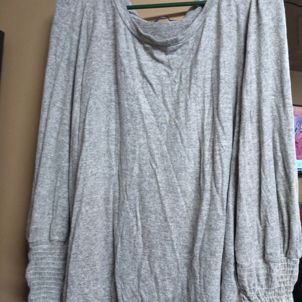 Gyft sweater size large